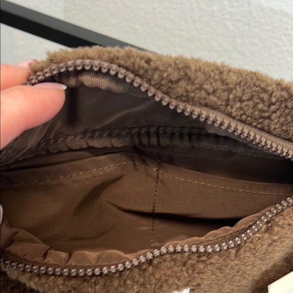 Wilo The Brand Espresso Sherpa Crossbody Bag 🤎🤍 - Picture 7 of 10